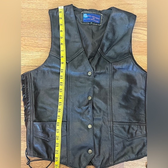Vance Motorcycle Leather Vest With Eagle Embossing - Picture 6 of 8